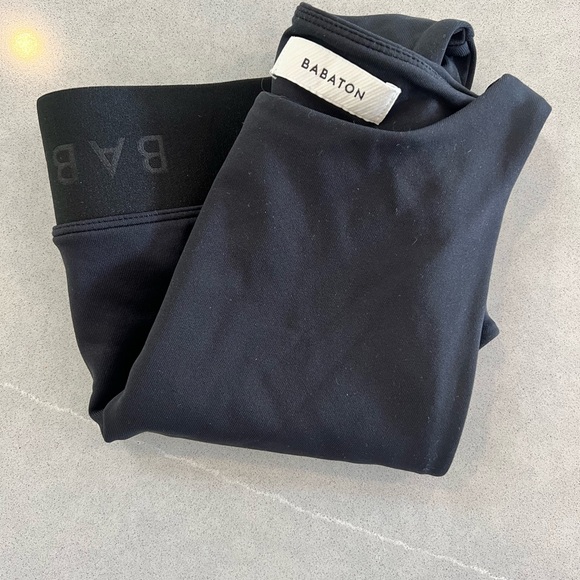 Aritzia Small black Babaton crop top - Picture 4 of 6